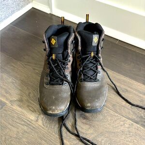 Columbia Newton Ridge Hiking Boot